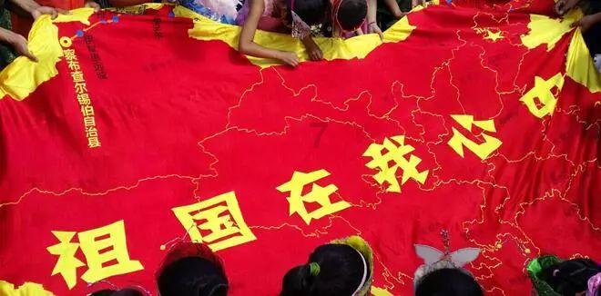 中国最早的乒乓球服装的标志是什么？